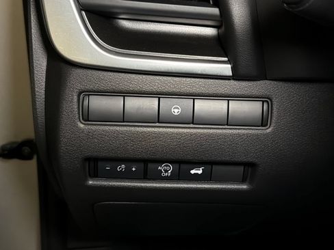 Used 2025 Nissan Rogue SV AWD/4WD image 22