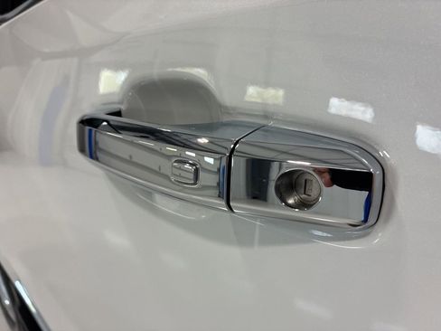 Used 2025 Chevrolet Silverado 1500 High Country w/ Technology Package image 17