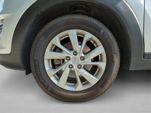 Used 2019 Hyundai Tucson SE image 14