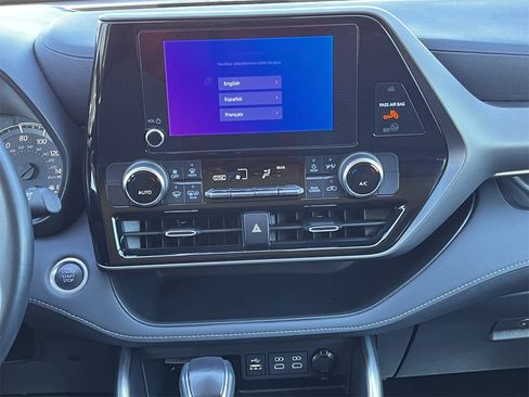 Used 2024 Toyota Highlander LE image 15