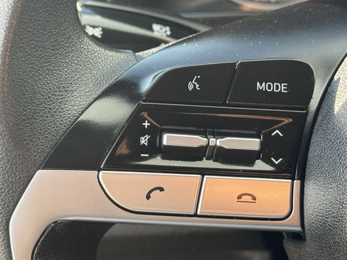 Used 2022 Hyundai Elantra SEL image 24