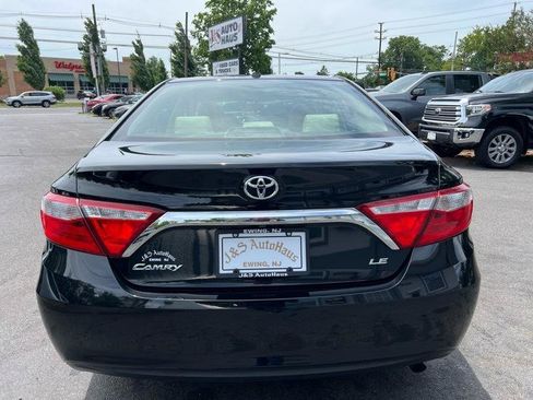 Used 2017 Toyota Camry LE w/ Moonroof Package FWD image 5