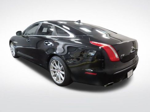 Used 2015 Jaguar XJ image 3