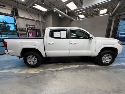Used 2017 Toyota Tacoma SR w/ Tow Package AWD/4WD image 27