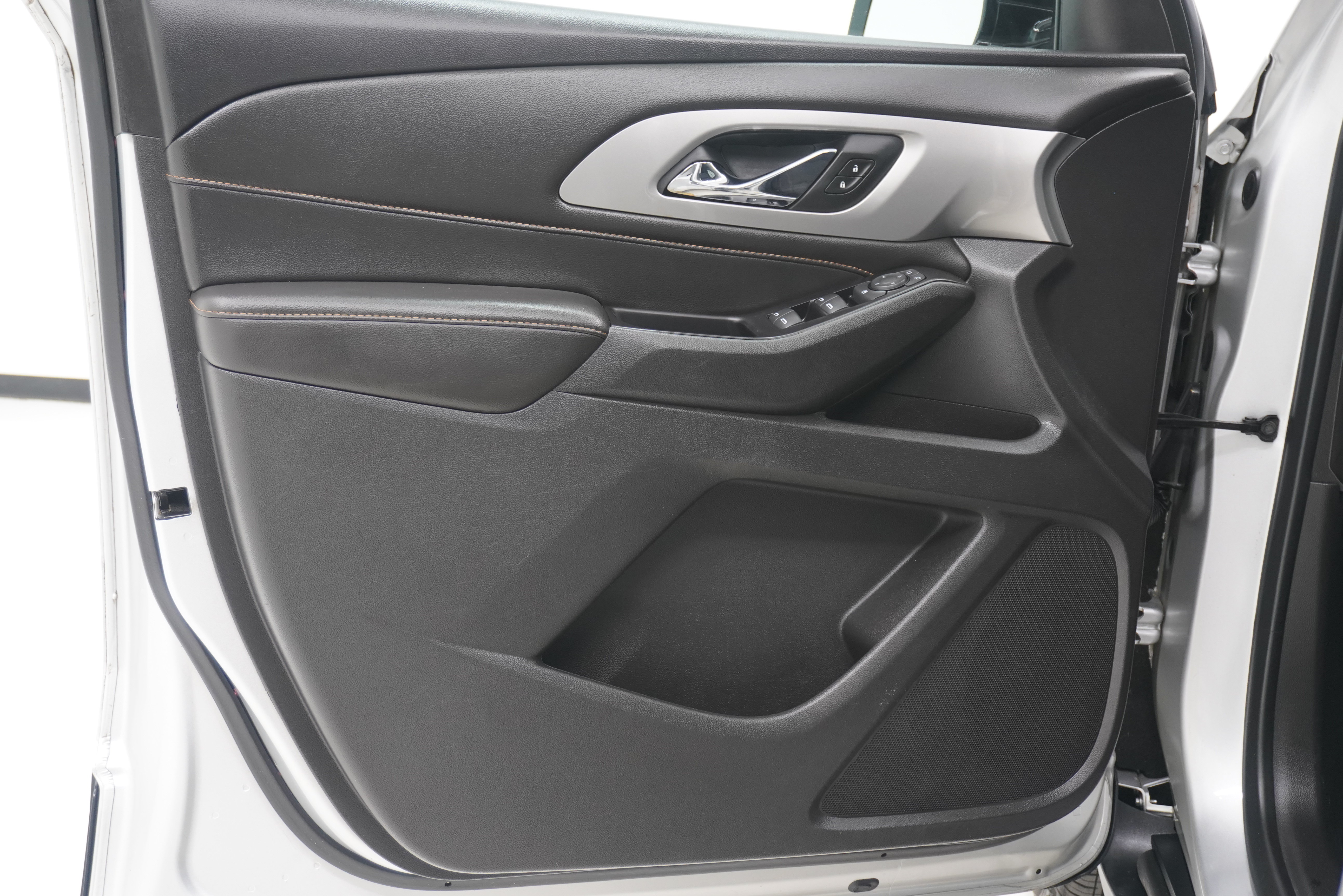 Used 2019 Chevrolet Traverse LS FWD image 16