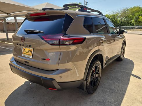 Certified 2025 Nissan Rogue SV AWD/4WD image 3