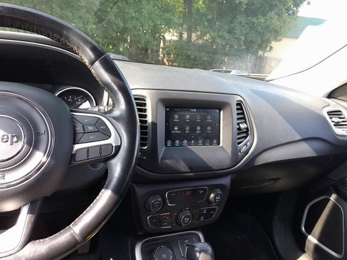 Used 2019 Jeep Compass Latitude w/ Popular Equipment Group AWD/4WD image 18