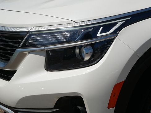 Certified 2021 Kia Seltos EX AWD/4WD image 16