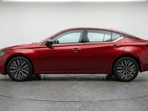 Used 2025 Nissan Altima 2.5 SV FWD image 5