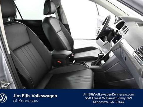 Certified 2022 Volkswagen Tiguan SE w/ Panoramic Sunroof Package image 11