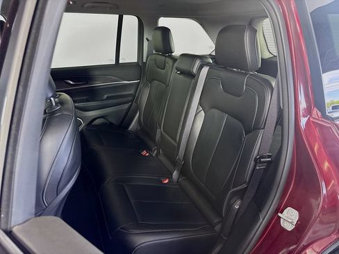 Used 2023 Jeep Grand Cherokee Limited AWD/4WD image 23