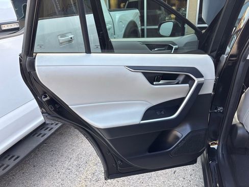 Used 2021 Toyota RAV4 XLE image 15