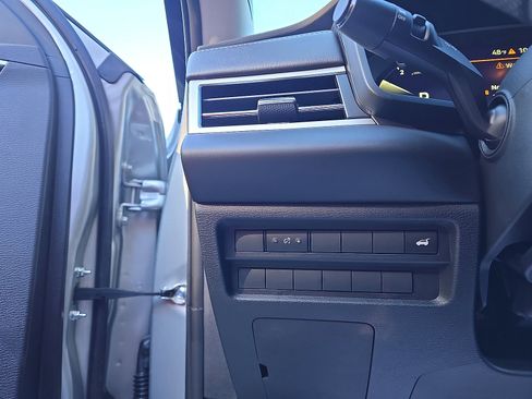 New 2025 Mitsubishi Outlander SE image 14