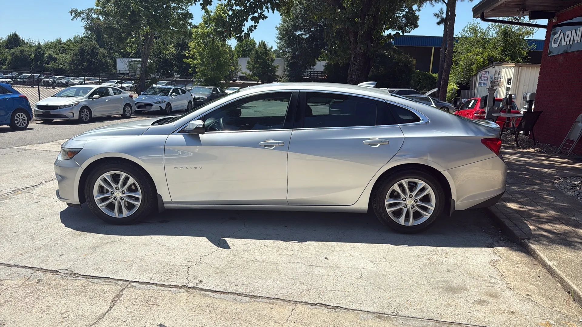 Used 2017 Chevrolet Malibu LT FWD image 8