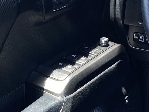 Used 2019 Toyota Tacoma TRD Off-Road AWD/4WD image 27
