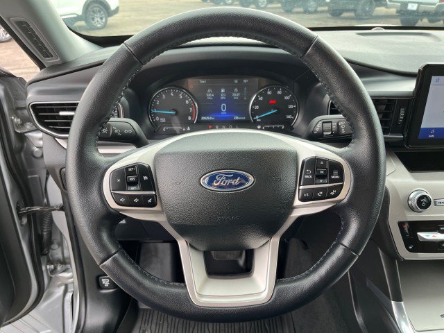 Used 2023 Ford Explorer XLT w/ Equipment Group 202A AWD/4WD image 15
