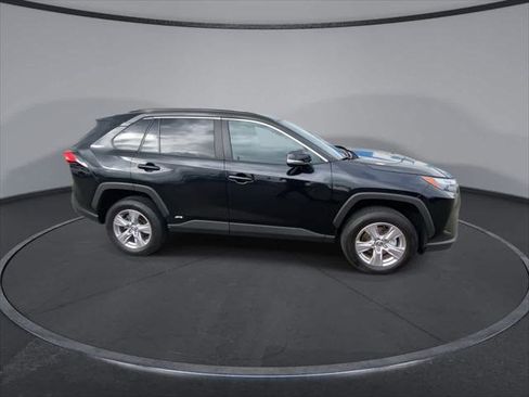 Certified 2025 Toyota RAV4 XLE AWD/4WD image 9