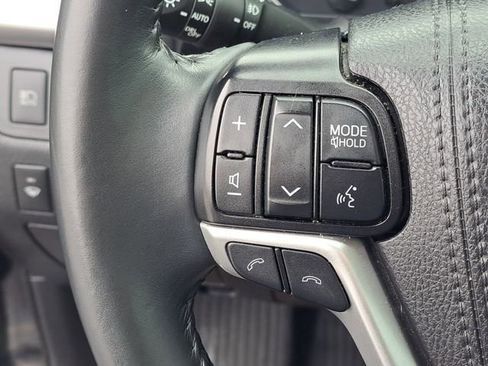 Used 2019 Toyota Highlander XLE AWD/4WD image 10