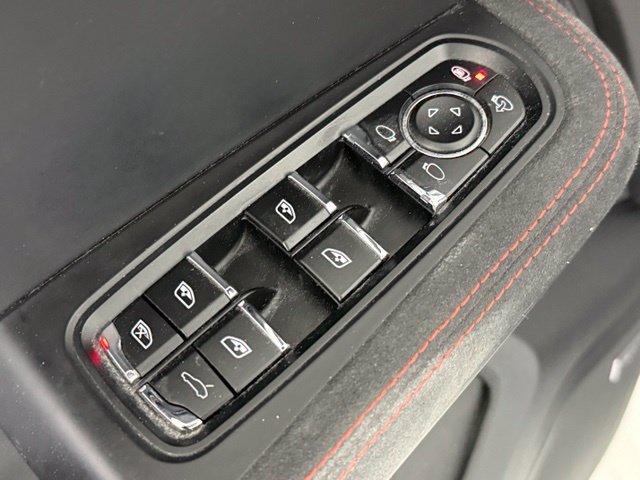 Used 2017 Porsche Macan Turbo AWD/4WD image 23