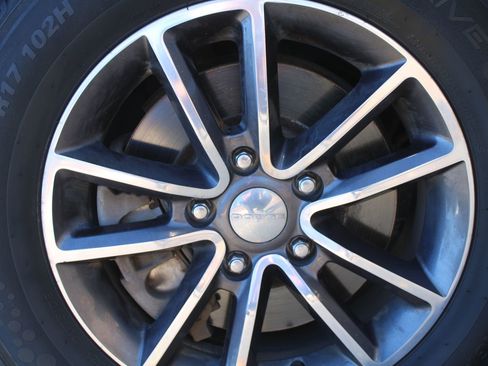 Used 2016 Dodge Grand Caravan SXT image 26