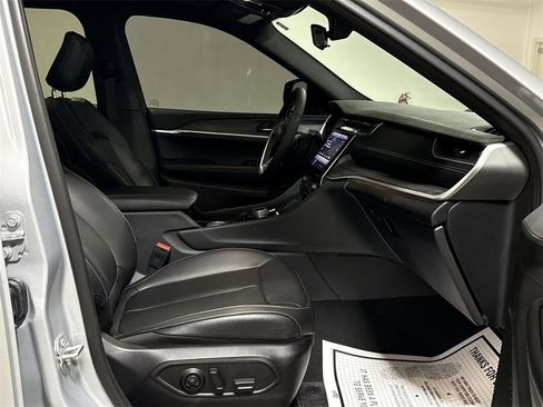 Used 2025 Jeep Grand Cherokee Limited 4xe image 23