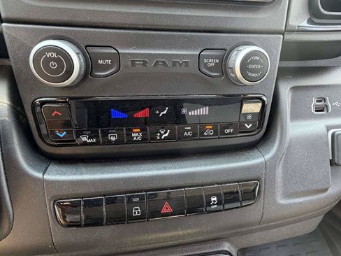 Used 2024 RAM ProMaster 2500 w/ Convenience Group FWD image 13