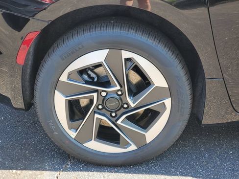 New 2027 Chrysler Pacifica Limited AWD/4WD image 6