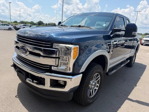 Used 2017 Ford F250 Lariat w/ Lariat Value Package AWD/4WD image 23