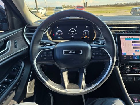 Used 2022 Jeep Grand Cherokee L Limited w/ Black Appearance Package image 16