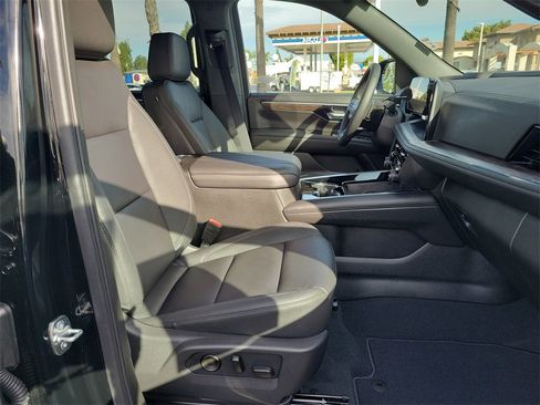 Used 2026 Chevrolet Suburban LT w/ Comfort Package image 18