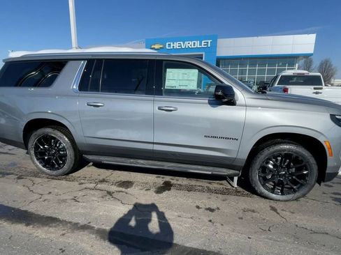 New 2026 Chevrolet Suburban LT w/ Comfort Package AWD/4WD image 3