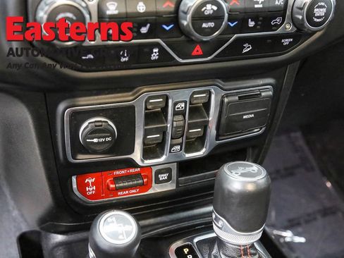 Used 2020 Jeep Wrangler Unlimited Rubicon w/ LED Lighting Group AWD/4WD image 21