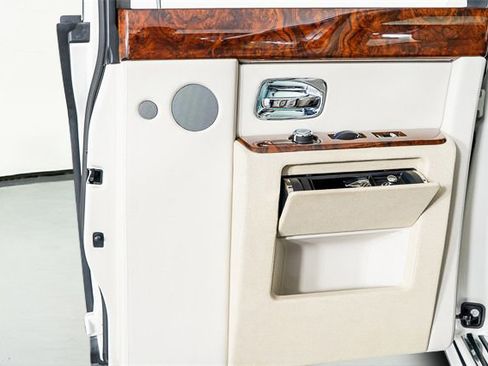 Used 2016 Rolls-Royce Phantom Sedan image 36