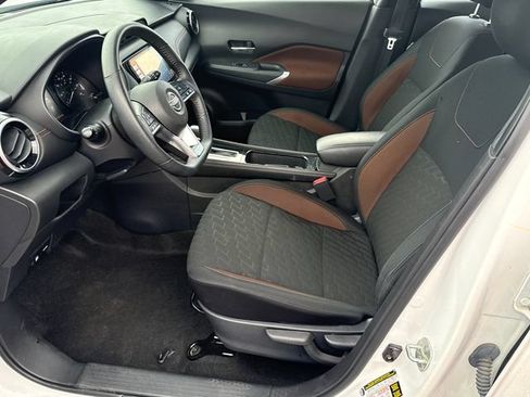 Used 2023 Nissan Kicks SR FWD image 9