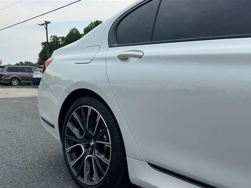 Used 2022 BMW 740i w/ M Sport Package RWD image 25