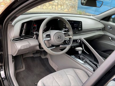 Used 2023 Hyundai Elantra SEL w/ Cargo Package image 17