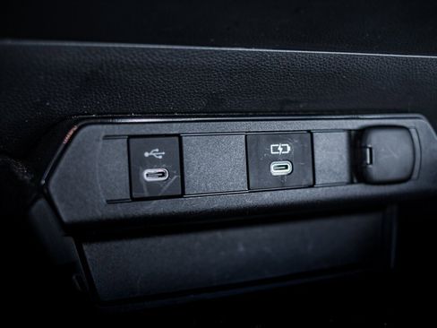 Used 2024 Toyota Prius XLE image 25