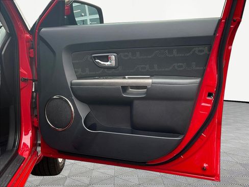 Used 2013 Kia Soul + w/ Audio Pkg FWD image 26