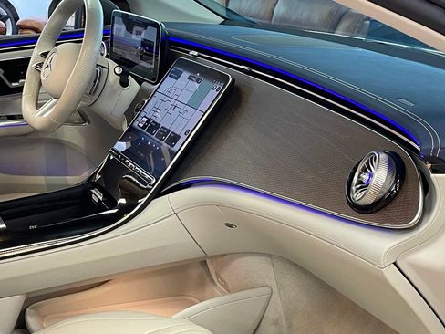 Used 2023 Mercedes-Benz EQE 500 4MATIC Sedan image 30