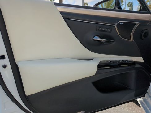 Used 2022 Lexus ES 350 F Sport image 13