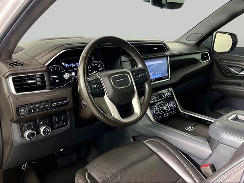 Used 2021 GMC Yukon XL Denali w/ Denali Premium Package AWD/4WD image 17