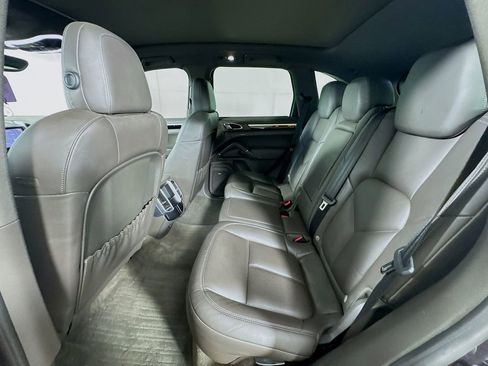 Used 2017 Porsche Cayenne S image 29