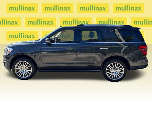 Used 2023 Ford Expedition Limited image 11