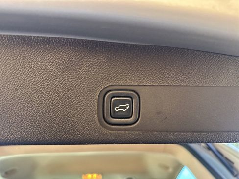 Used 2013 Cadillac Escalade Luxury image 10