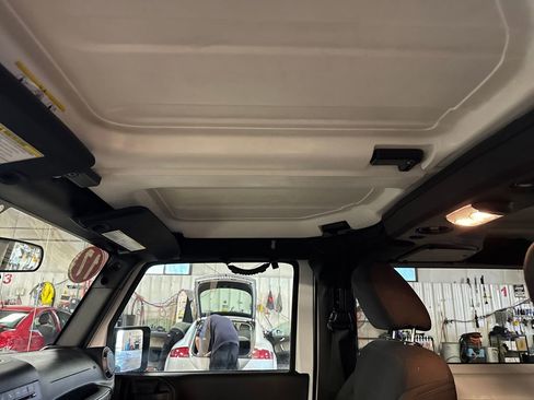 Used 2017 Jeep Wrangler Sport AWD/4WD image 13