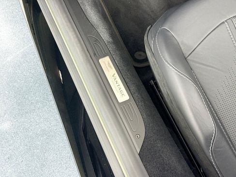 Used 2023 Aston Martin V8 Vantage Roadster RWD image 36