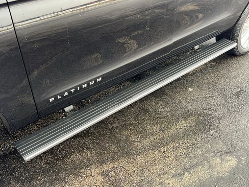 Used 2019 Ford Expedition Max Platinum image 9