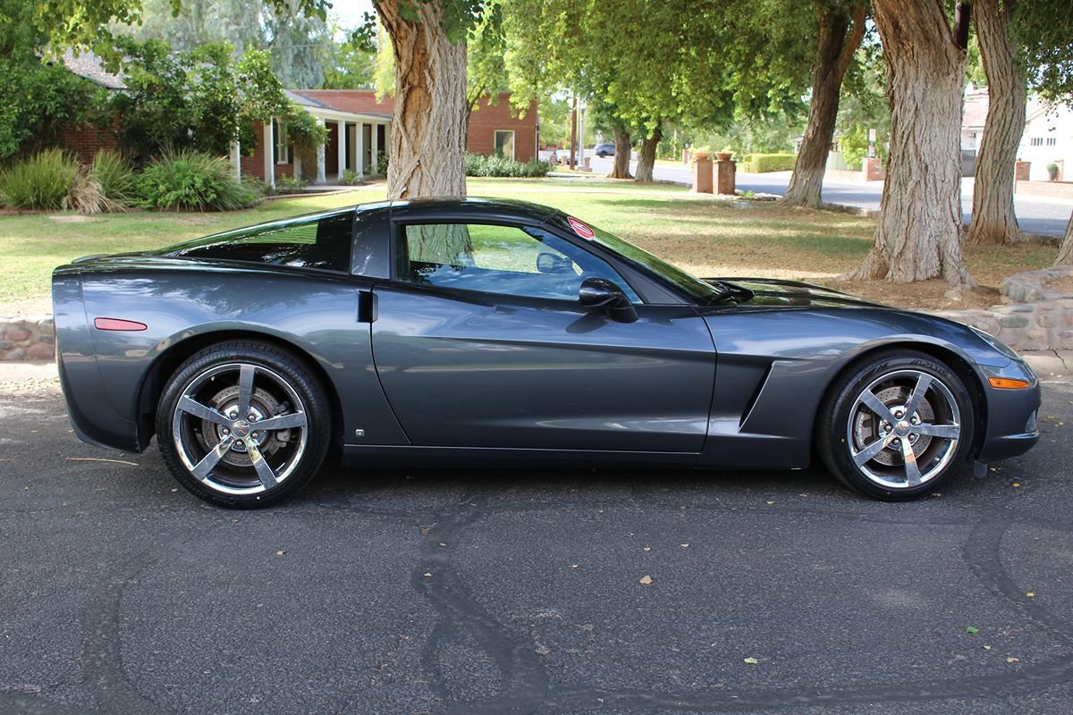 Used 2009 Chevrolet Corvette Coupe w/ Preferred Equipment Group RWD image 3