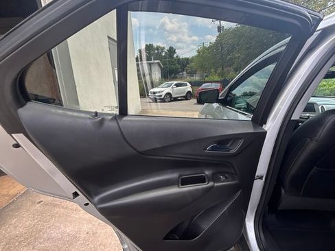 Used 2021 Chevrolet Equinox LT FWD image 18