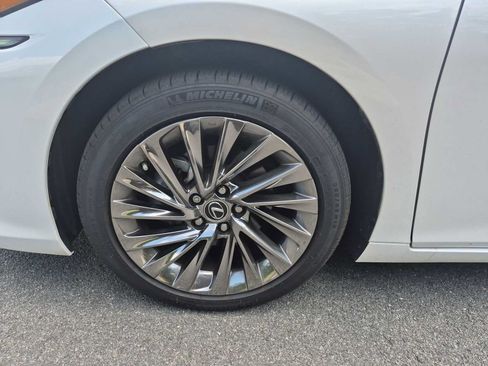 Used 2024 Lexus ES 300h w/ Technology Package FWD image 14